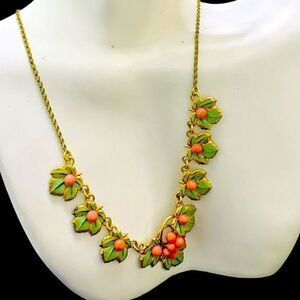 Vintage coral bead grape vine cluster enamel leaf gold plated necklace 16”